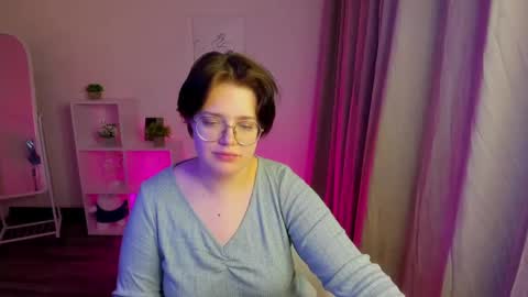 Snapshot of renee_turner chatting on December 2024 02:18:01 AM renee_turner online show from December 2024 02:18:01 AM