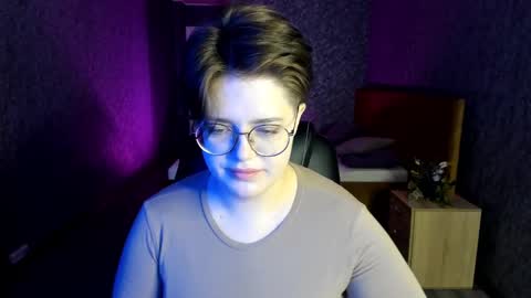 Snapshot of renee_turner chatting on December 2024 01:43:01 AM renee_turner online show from December 2024 01:43:01 AM