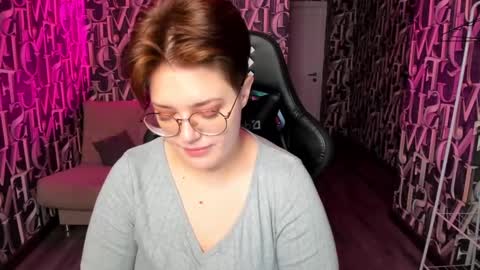 Snapshot of renee_turner chatting on December 2024 12:29:02 AM renee_turner online show from December 2024 12:29:02 AM