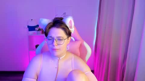 Snapshot of renee_turner chatting on December 2024 07:18:02 AM renee_turner online show from December 2024 07:18:02 AM