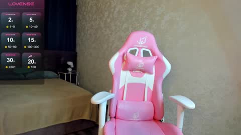 Snapshot of renee_turner chatting on March 2025 12:01:02 PM renee_turner online show from March 2025 12:01:02 PM