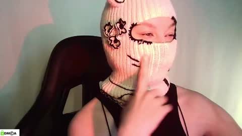 Renesme White Im here from Monday to Friday online show from May 2026 02:05:02 AM