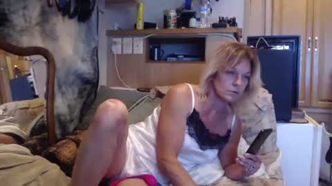 Snapshot of retro834 chatting on September 2025 08:14:01 AM Rhett online show from September 2025 08:14:01 AM