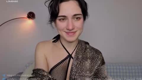 Ewiwi online show from October 2025 03:12:01 PM