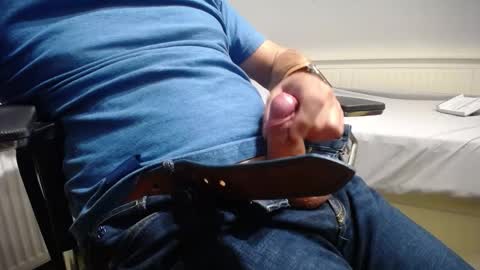 Snapshot of revilo78 chatting on October 2025 08:04:01 PM Revilo online show from October 2025 08:04:01 PM