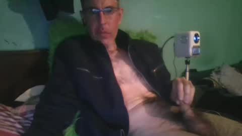 reyes_albert2006 online show from February 2026 10:14:01 AM