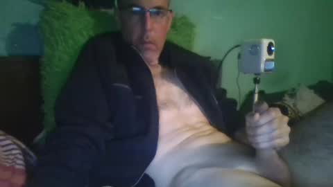 reyes_albert2006 online show from February 2026 10:19:01 PM