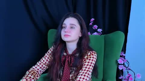 Snapshot of reynaedge chatting on June 2026 07:44:01 AM reynaedge online show from June 2026 07:44:01 AM