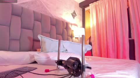 Snapshot of rianamanson chatting on March 2025 07:08:02 AM Riana online show from March 2025 07:08:02 AM