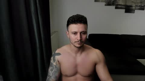 Snapshot of richarddarell chatting on June 2026 05:08:01 AM RichardDarell online show from June 2026 05:08:01 AM