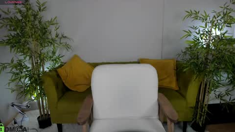 Snapshot of riddle_layla chatting on April 2026 09:37:02 AM Layla online show from April 2026 09:37:02 AM