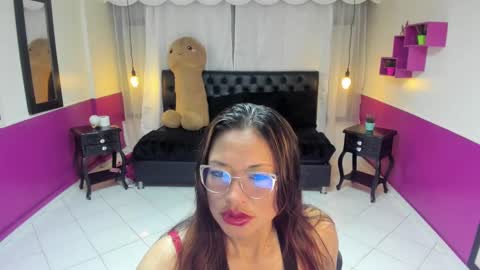 Snapshot of rihana_grey chatting on October 2025 10:23:02 AM Rihana online show from October 2025 10:23:02 AM