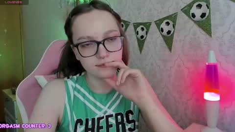 Snapshot of rileynymph chatting on June 2026 04:01:01 AM My name is Riley Like my broadcast pls 3 online show from June 2026 04:01:01 AM
