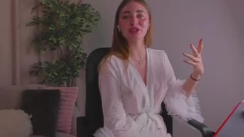 Snapshot of rinaklark chatting on May 2026 10:55:01 PM Rina online show from May 2026 10:55:01 PM