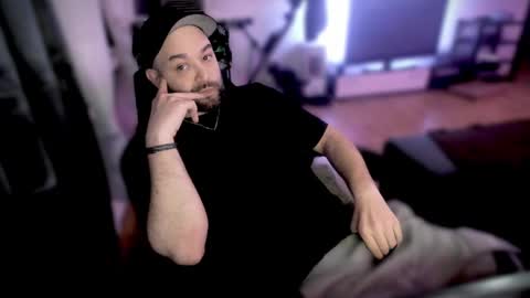 Snapshot of riptid3_ chatting on February 2025 11:20:01 PM Ask Me online show from February 2025 11:20:01 PM