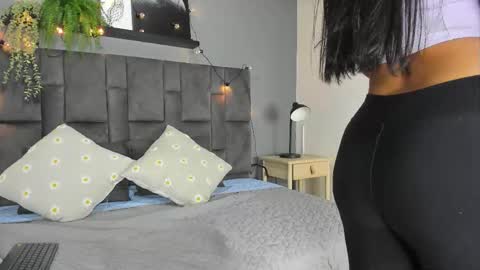 Snapshot of ririibrunette__ chatting on October 2025 07:56:01 PM RIRI online show from October 2025 07:56:01 PM