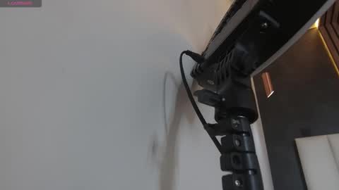 RIRI  online show from February 2026 12:04:01 PM