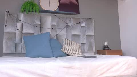 RIRI  online show from February 2026 12:04:02 PM