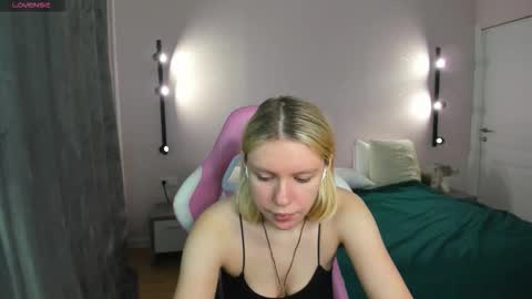 river_stoynee online show from October 2025 01:14:02 AM
