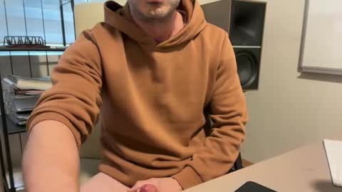 Snapshot of roadbikerider chatting on October 2025 06:34:02 AM 20cm online show from October 2025 06:34:02 AM