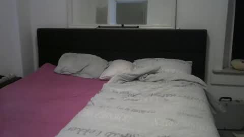 rober10000 online show from November 2025 06:08:02 PM