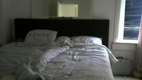 rober10000 online show from November 2025 08:04:02 AM