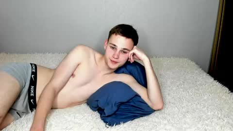 robert10211 online show from April 2026 02:52:02 PM