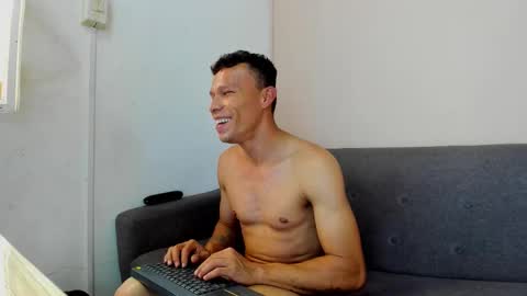 Snapshot of robert_castro chatting on January 2026 09:52:02 PM Robert online show from January 2026 09:52:02 PM