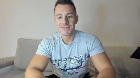 roberto4ever online show from January 2025 06:42:01 AM