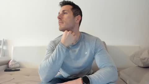 roberto4ever online show from March 2026 12:43:02 PM