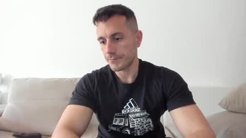 roberto4ever online show from April 2026 11:15:01 AM