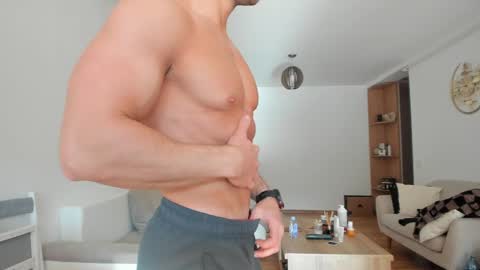 roberto4ever online show from April 2026 06:02:01 AM