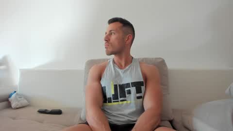 roberto4ever online show from June 2026 04:57:01 AM