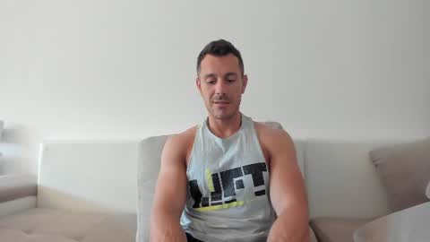 Snapshot of roberto4ever chatting on June 2026 04:10:02 AM roberto4ever online show from June 2026 04:10:02 AM