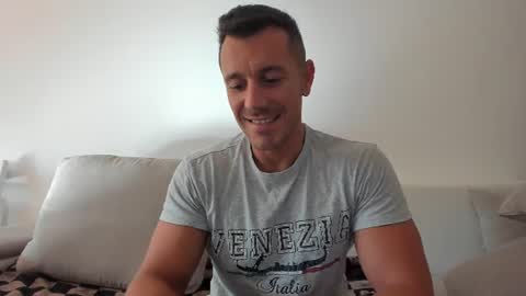 Snapshot of roberto4ever chatting on July 2026 04:54:01 AM roberto4ever online show from July 2026 04:54:01 AM