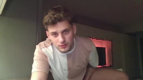 Roberto online show from December 2024 03:04:01 PM