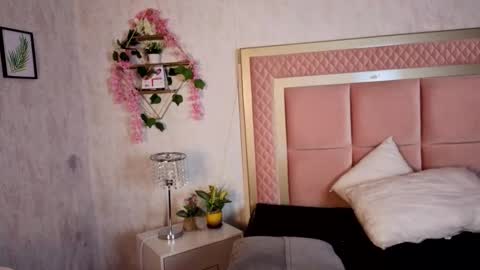 robin D online show from December 2025 12:11:02 PM