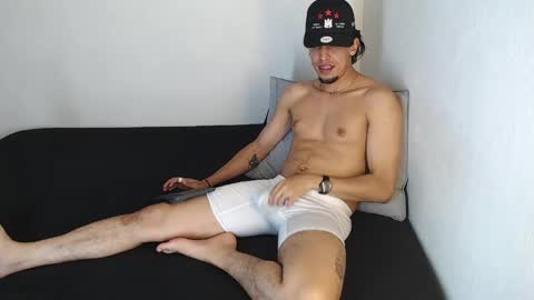 Snapshot of robisson_zack chatting on May 2026 04:18:02 AM Robisson Zack online show from May 2026 04:18:02 AM