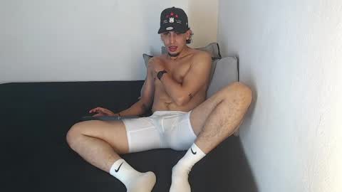 Snapshot of robisson_zack chatting on May 2026 10:06:01 PM Robisson Zack online show from May 2026 10:06:01 PM