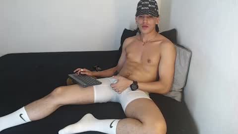 Snapshot of robisson_zack chatting on June 2026 05:16:02 AM Robisson Zack online show from June 2026 05:16:02 AM