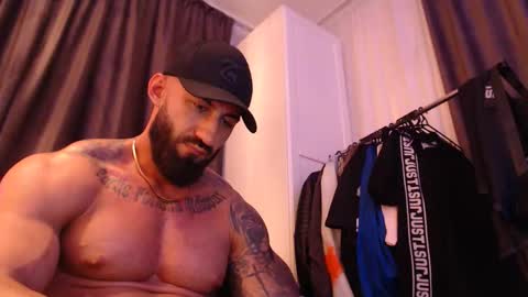 Snapshot of roccoomuscles chatting on October 2025 08:27:02 PM roccoomuscles online show from October 2025 08:27:02 PM