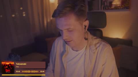 Snapshot of rocketbunnyxxx chatting on October 2025 05:41:02 PM Rocket Bunny online show from October 2025 05:41:02 PM