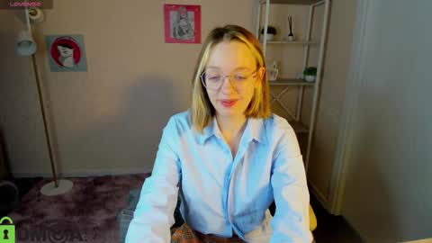 Snapshot of rockett_bunny chatting on October 2025 12:52:01 AM Rockett online show from October 2025 12:52:01 AM