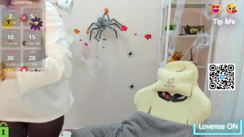 Snapshot of rockett_bunny chatting on October 2025 01:06:02 AM Rockett online show from October 2025 01:06:02 AM