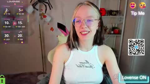 Snapshot of rockett_bunny chatting on November 2025 01:27:01 AM Rockett online show from November 2025 01:27:01 AM