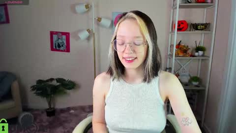 Snapshot of rockett_bunny chatting on November 2025 01:14:02 AM Rockett online show from November 2025 01:14:02 AM