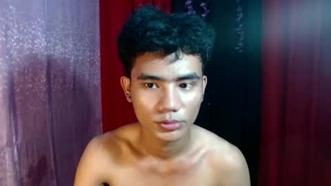 roianboyyy online show from May 2026 02:02:02 PM