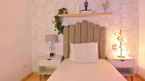 Snapshot of roma_love_ chatting on December 2024 01:00:01 PM online show from December 2024 01:00:01 PM