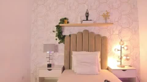 Snapshot of roma_love_ chatting on December 2024 01:00:01 PM online show from December 2024 01:00:01 PM