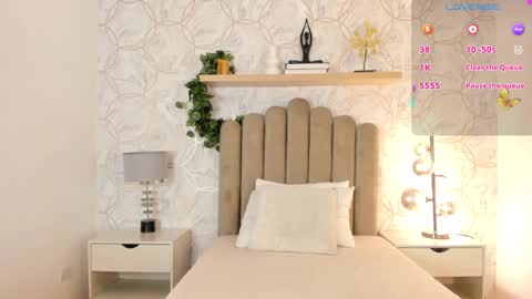 Snapshot of roma_love_ chatting on January 2025 11:33:01 AM online show from January 2025 11:33:01 AM